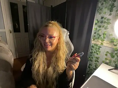 BonnyDesire online show from March 24, 2026, 8:03 pm