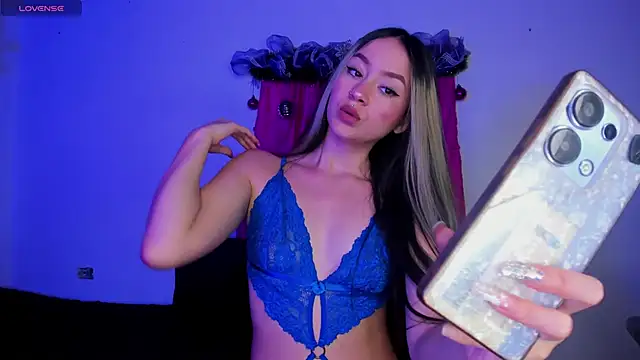 Shairaclark  online show from December 3, 2025, 1:02 am