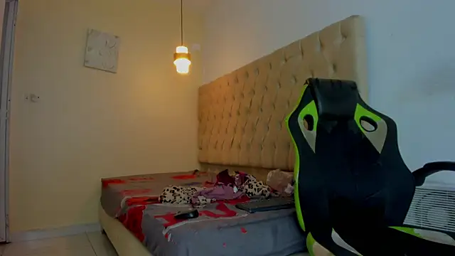 Naomis 35 online show from January 14, 2026, 11:31 pm