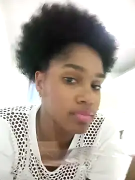 Snapshot of Beauty_Luci chatting on October 21, 2025, 11:49 pm Beauty Luci online show from October 21, 2025, 11:49 pm