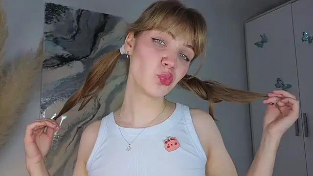 pienaple online show from October 10, 2025, 4:11 am