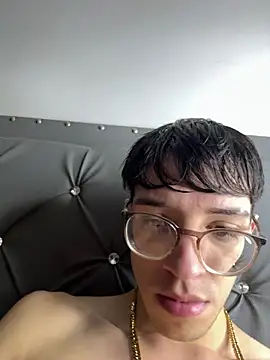 arthurdavies online show from October 31, 2025, 4:02 am