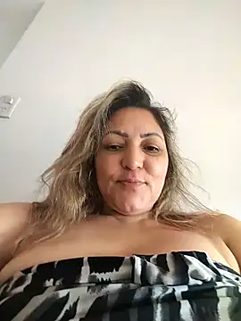 Lunita86 online show from February 9, 2026, 1:15 pm