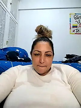 Lunita86 online show from April 16, 2026, 2:01 am