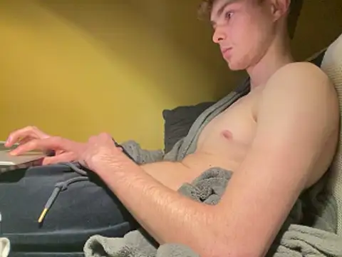 Snapshot of Randy9222 chatting on December 13, 2025, 9:09 pm Randy9222 online show from December 13, 2025, 9:09 pm