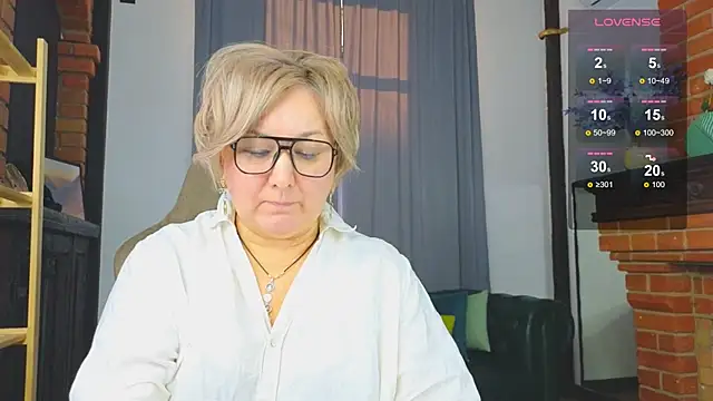 Marta Wils online show from November 17, 2025, 3:23 am