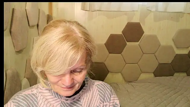 Snapshot of Zoe_Steell chatting on October 1, 2025, 1:50 pm Zoe Steell online show from October 1, 2025, 1:50 pm