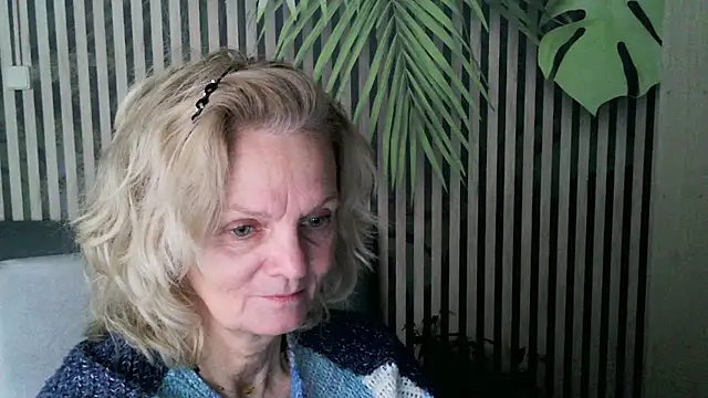 Snapshot of Zoe_Steell chatting on October 24, 2025, 12:23 pm Zoe Steell online show from October 24, 2025, 12:23 pm