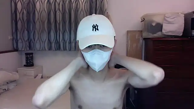 kai101010 online show from September 28, 2025, 4:12 pm