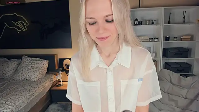 DianeHonnette online show from October 5, 2025, 7:23 pm