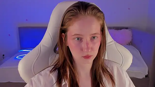 CrystalSoul  online show from November 30, 2025, 2:15 am