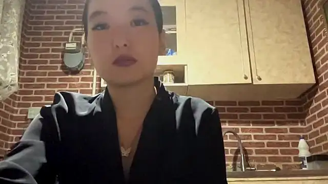 Snapshot of EmmaLeexth chatting on September 19, 2025, 2:18 pm EmmaLeexth online show from September 19, 2025, 2:18 pm