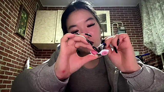 EmmaLeexth online show from January 12, 2026, 2:22 pm