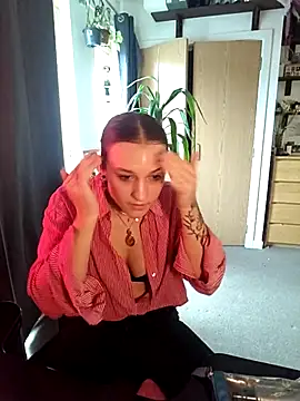 Snapshot of laradoom chatting on November 4, 2025, 3:11 pm laradoom online show from November 4, 2025, 3:11 pm