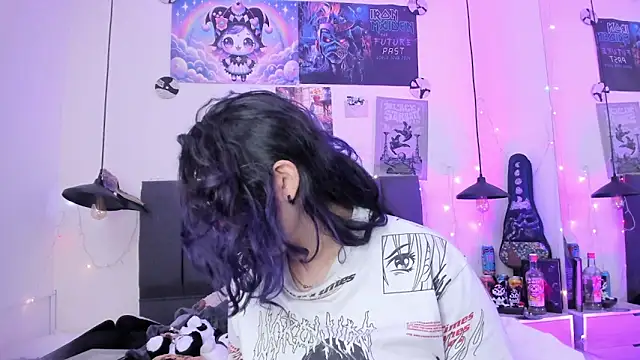 SabrinaV  online show from April 17, 2026, 11:35 am