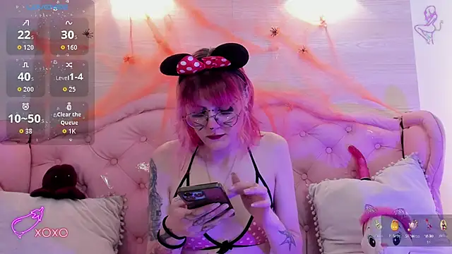 Snapshot of Rossiie_Hunt_ chatting on October 15, 2025, 5:13 pm Rossiie Hunt  online show from October 15, 2025, 5:13 pm