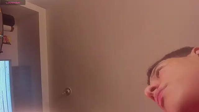 DarkLuster 22 online show from December 3, 2025, 2:52 am