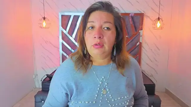 Snapshot of MaylinRosse_ chatting on June 5, 2026, 6:46 pm MaylinRosse online show from June 5, 2026, 6:46 pm