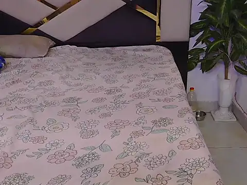 Lovelyy-couple online show from November 1, 2025, 6:15 am