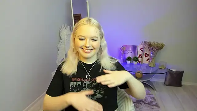 RoseThomas  online show from September 24, 2025, 3:26 pm