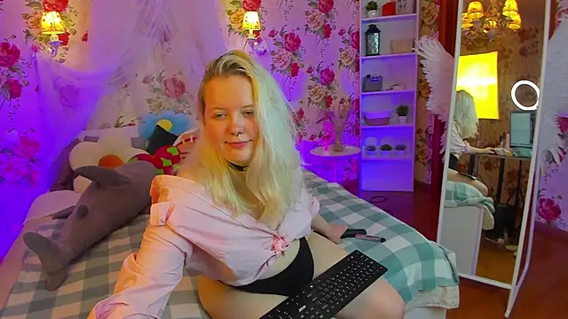 RoseThomas  online show from November 7, 2025, 8:36 am