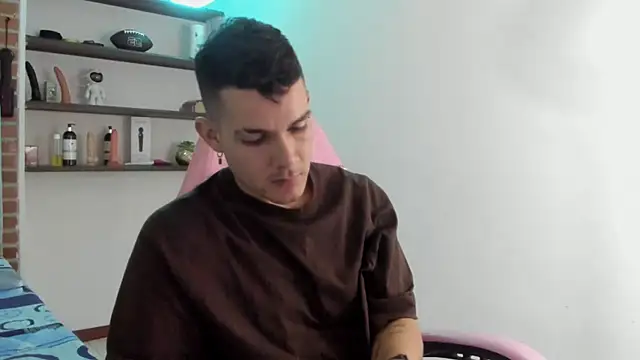 BooyHott  online show from December 22, 2025, 7:11 pm