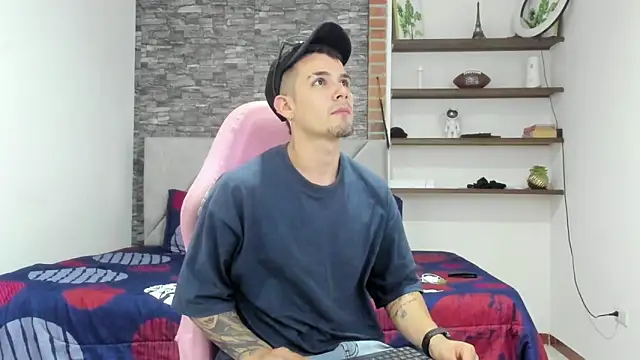 BooyHott  online show from February 19, 2026, 7:43 pm