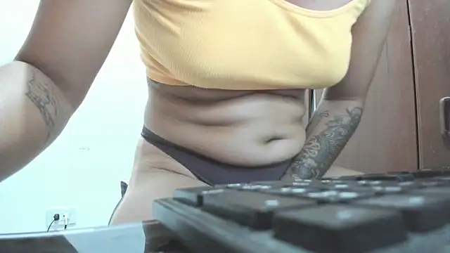 catalinacoxx online show from October 21, 2025, 9:04 pm