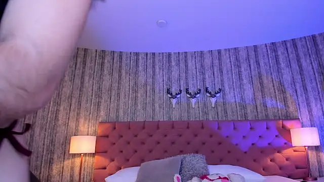 LiaaTurner online show from September 29, 2025, 8:57 pm