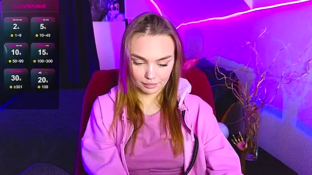 KitsyMoore online show from September 22, 2025, 1:13 pm