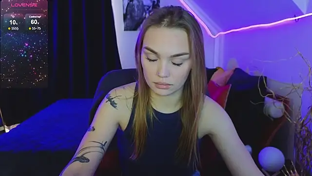 KitsyMoore online show from October 10, 2025, 1:10 pm