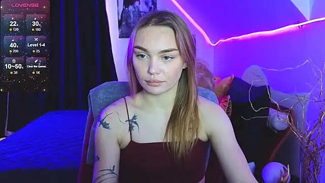 KitsyMoore online show from October 15, 2025, 1:11 pm