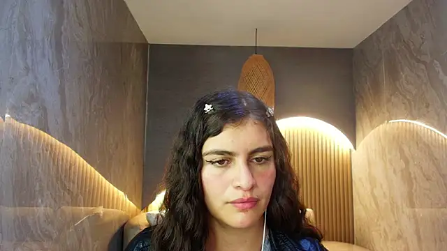 dany r  online show from November 4, 2025, 1:32 pm