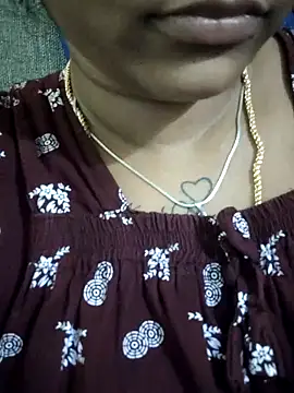 sweetqueen143 online show from September 24, 2025, 1:25 pm