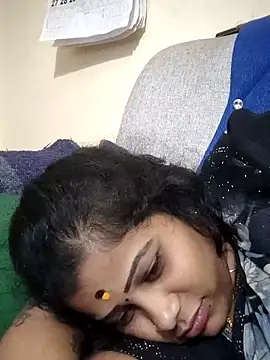 sweetqueen143 online show from October 4, 2025, 6:06 pm