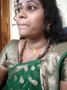 sweetqueen143 online show from October 22, 2025, 3:56 pm