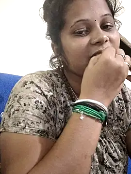 sweetqueen143 online show from November 17, 2025, 2:45 pm