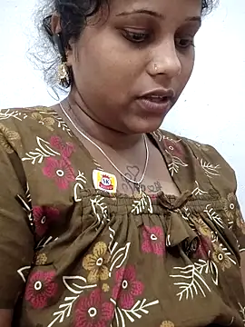 sweetqueen143 online show from February 6, 2026, 5:56 am