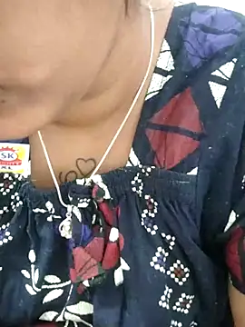 sweetqueen143 online show from February 12, 2026, 6:08 am