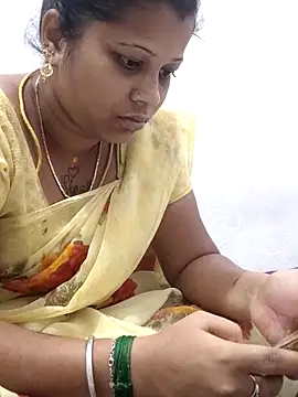 sweetqueen143 online show from April 3, 2026, 4:21 am