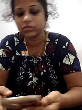 sweetqueen143 online show from April 4, 2026, 4:33 am