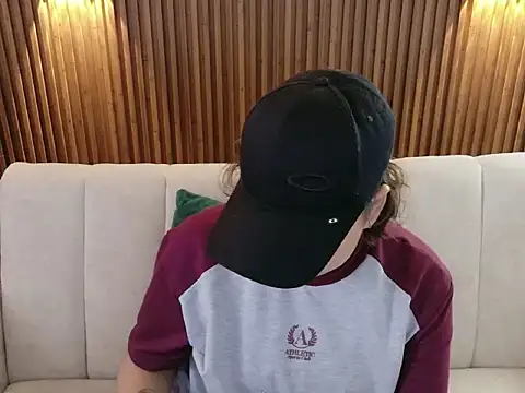 dirty feelena online show from December 19, 2025, 7:32 pm