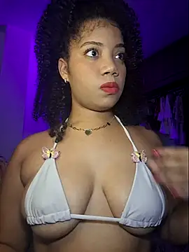 hottielatina online show from November 8, 2025, 10:52 pm