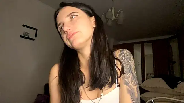 Snapshot of TifanyRawi chatting on October 3, 2025, 9:34 pm TifanyRawi online show from October 3, 2025, 9:34 pm