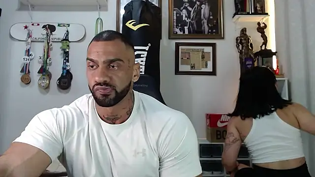 henryhadesflirt online show from October 31, 2025, 11:17 pm