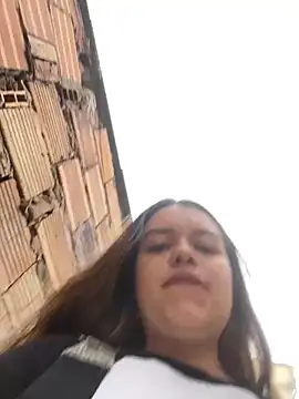 Aphrill online show from November 22, 2025, 8:41 pm