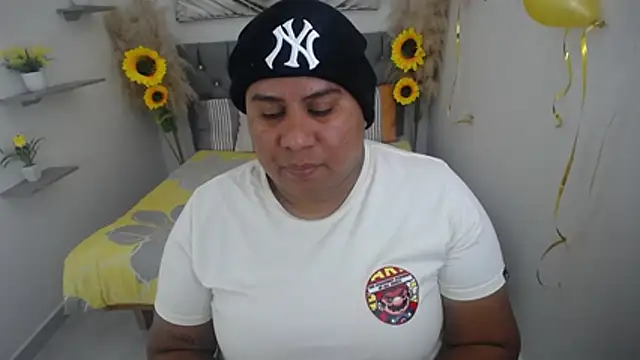 hotlesby valery online show from October 13, 2025, 7:25 pm