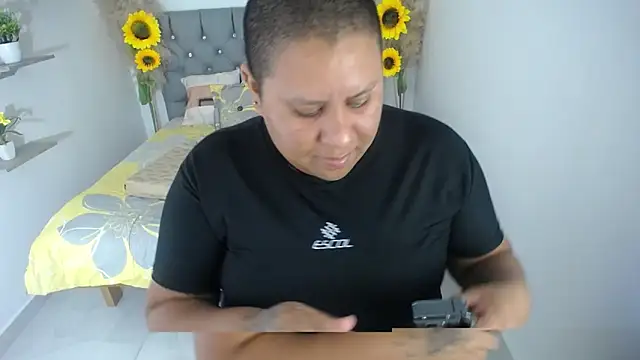 hotlesby valery online show from November 21, 2025, 8:18 pm