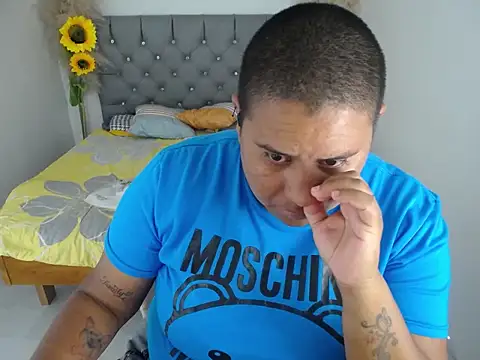 hotlesby valery online show from February 18, 2026, 7:54 pm