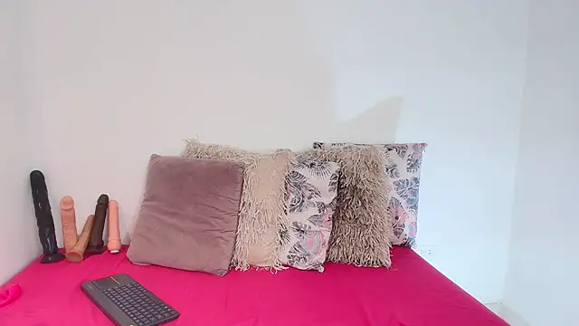 SaraGuzmann online show from March 26, 2026, 7:41 pm